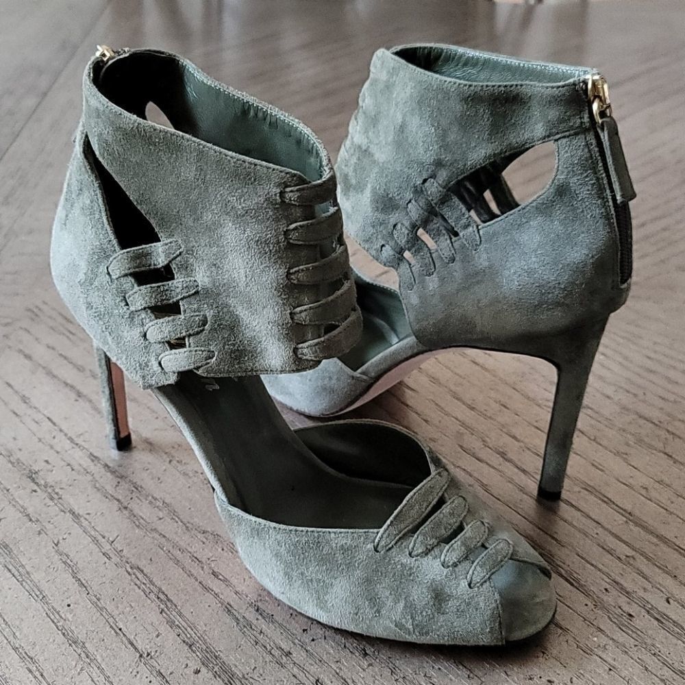 Olive green suede size 7 heels Vero cuoio New